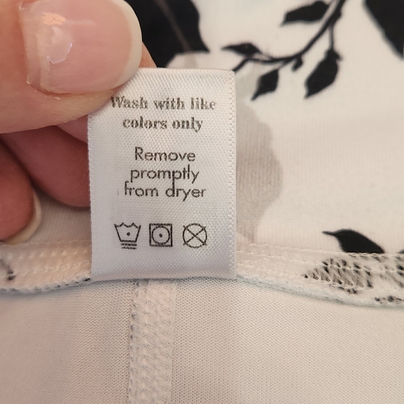 FLEO Moon Rose Mid Rise Black & White Shorts Workout Exercise L - Picture 8 of 10